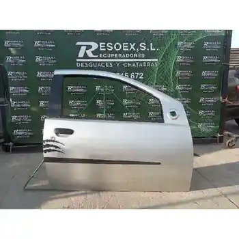 

RIGHT FRONT DOOR FIAT POINT SALOON (188)