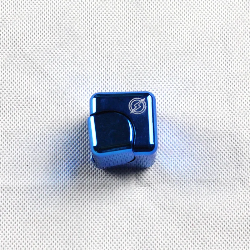 Magnetic finger rotating box gyro alloy rotating Rubik s square gyro dice between fingers fun decompression 4