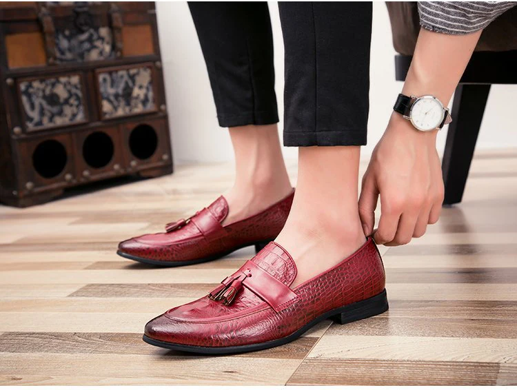 2019 Мужская обувь; повседневная обувь с бахромой; слипоны с острым носком; Мужская старинная щетка с крокодиловой кисточкой; Мужская обувь;