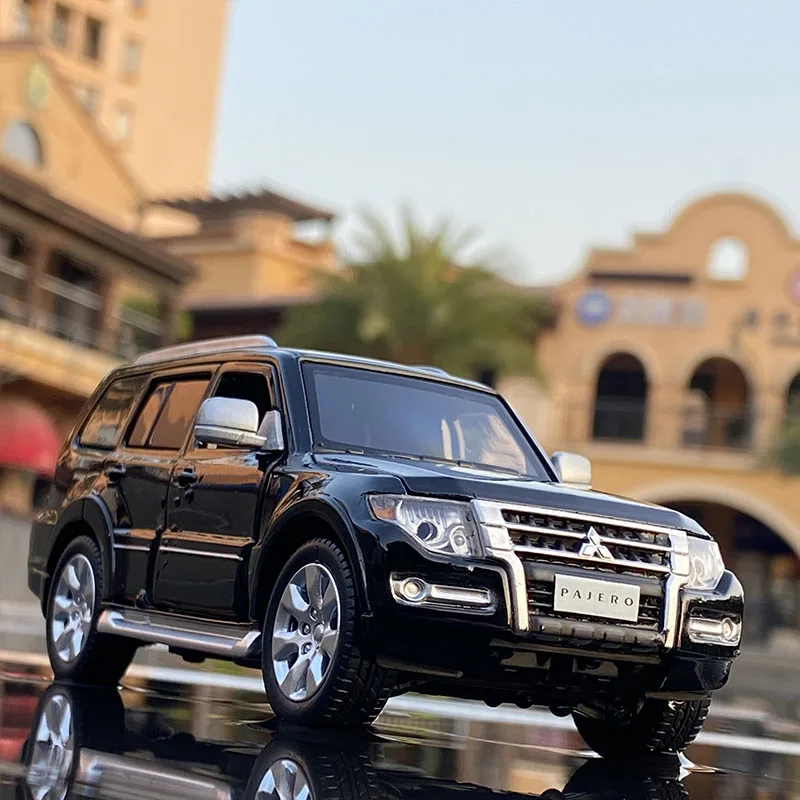 

1:32 Mitsubishis PAJERO SUV Alloy Car Model Diecast & Toy Vehicle Metal Car Model Collection Sound and Light Simulation Kid Gift