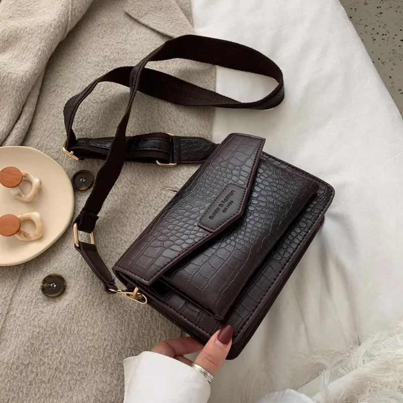 

Textured woman 2019 autumn and winter new crocodile print Flap Bags solid color simple single shoulder bag with oblique satchel