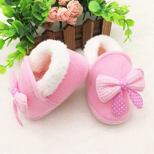Мягкие ботинки с бантиком для новорожденных и маленьких девочек; теплые ботинки для малышей; сезон осень-зима; Милая флисовая обувь розового и красного цвета; для детей от 0 до 18 месяцев