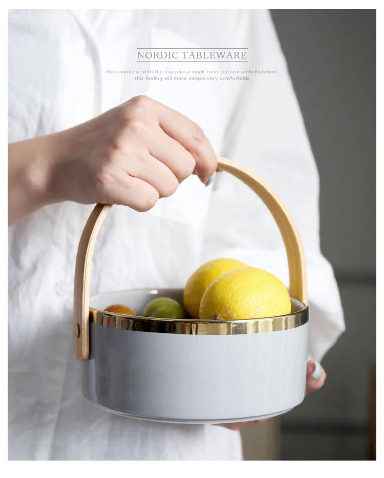 Bowl-with-wood-handle_11