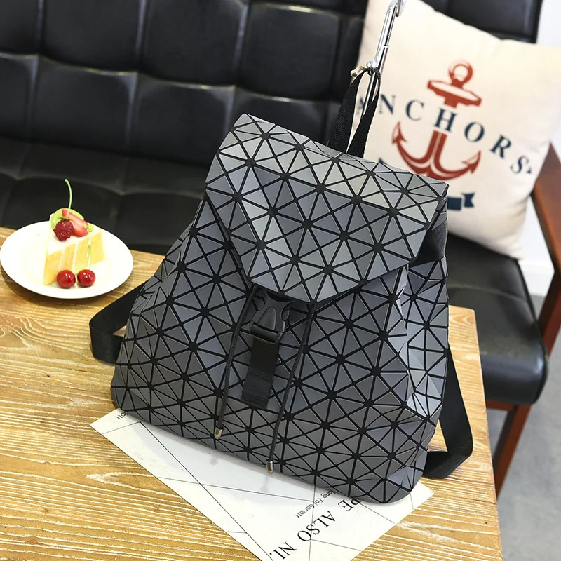 

[] Casual Trend Backpack Women's New Style Versatile Cool Geometric Pattern Rhombus Backpack Laser Bag Fashion