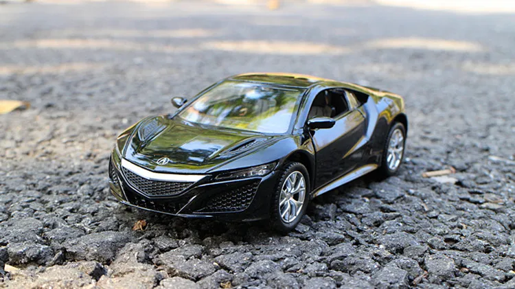 Лицензионная Коллекционная модель спортивного автомобиля в масштабе 1:36 из