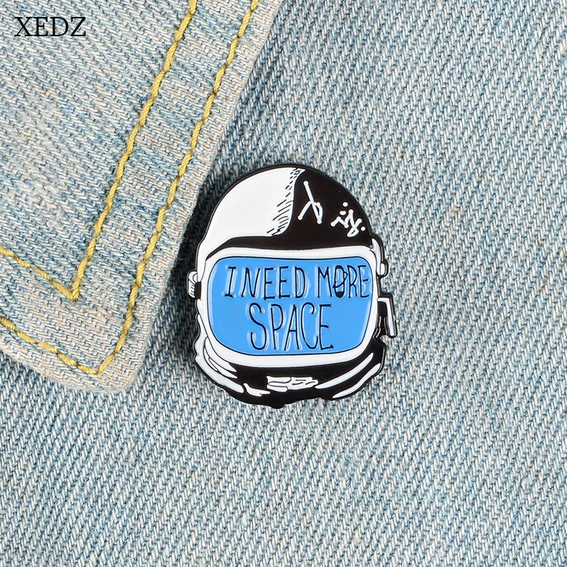 

XEDZ Hot New Helmet closed escape brooch I NEED MORE SPACE escape world badge denim clothing pendant jewelry gift
