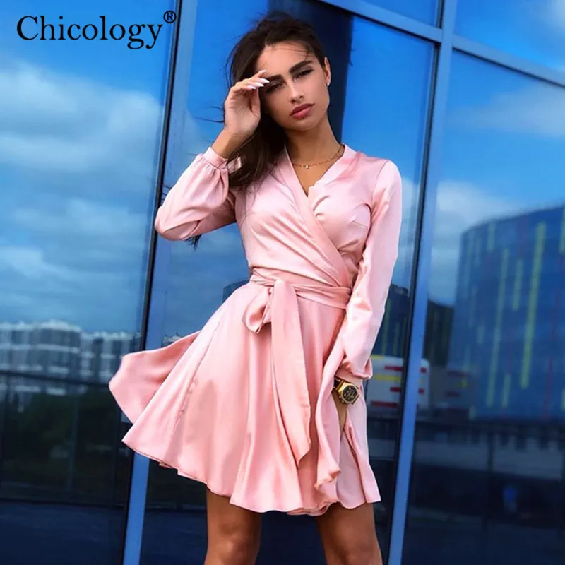Женское вечернее платье Chicology неоновое мини на шнуровке с длинным рукавом