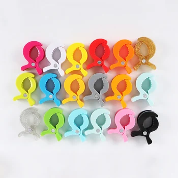 

Fashion 4PCS/Set Baby Car Seat Stroller Accessories Toy Lamp Pram Stroller Peg To Hook Blanket Clips Baby Accessories