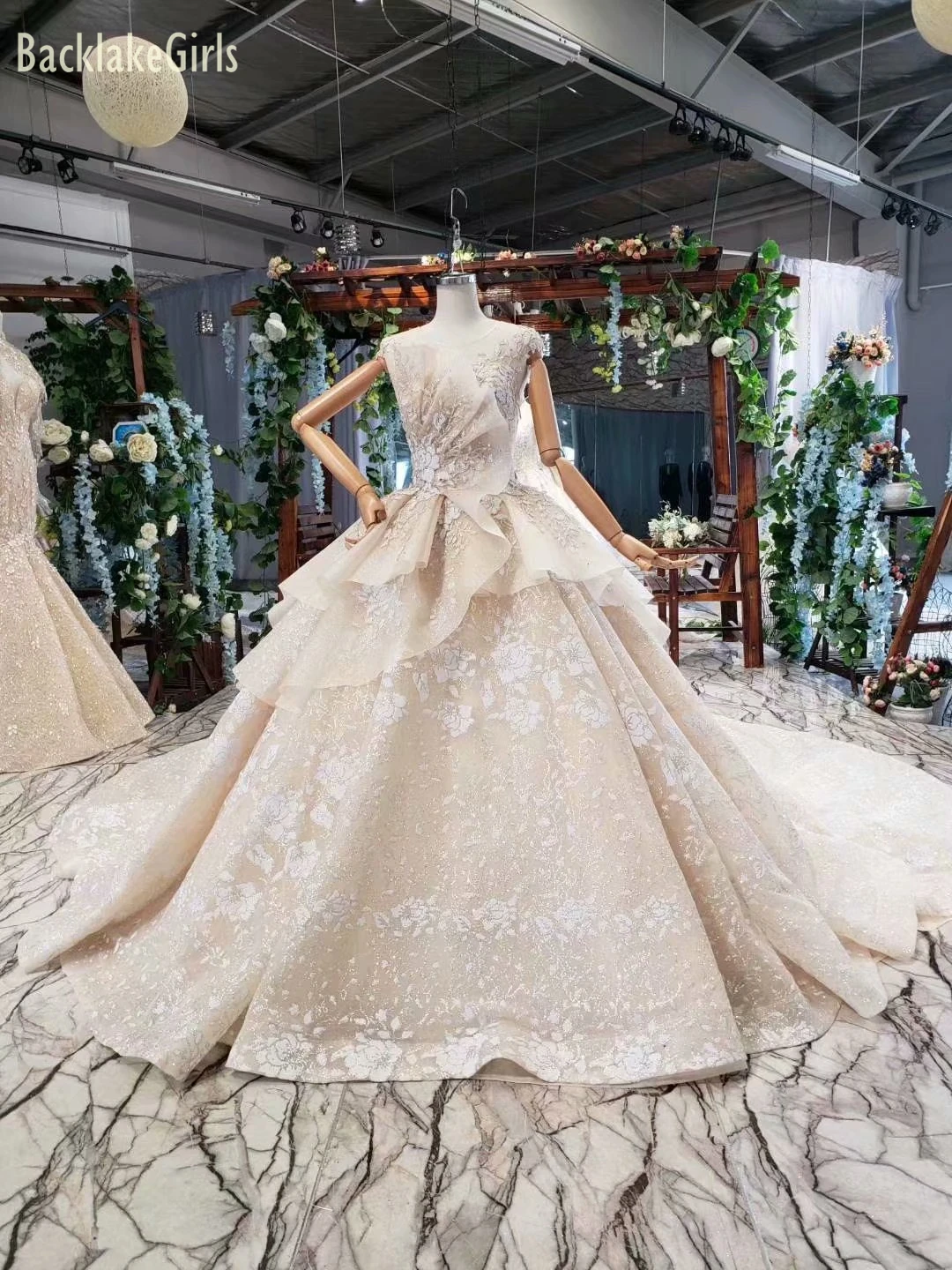 

Trouwjurk Plus Size Champagne Lace Crystal Wedding Dress 2019 BacklakeGirls Elegant Wedding Gown Of New Special Design