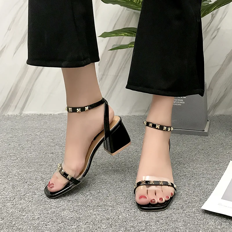 

2019 Summer New Style Open Toe WOMEN'S Sandals Korean-style Fashion Buckle Semi-high Heeled Rivet WOMEN'S Shoes Straight Line Ve