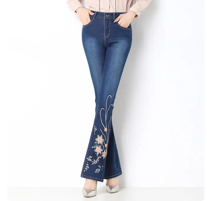 В этническом стиле с вышитыми цветами джинсы, женские брюки осень Высокая Талия облегающие брюки; эластичные расклешенные с широкими штанинами, брюки размера плюс, r1898
