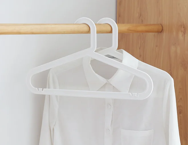 Dry and wet non-trace bearing household high tenacity more durable anti-skid good flexibility coat hanger J05