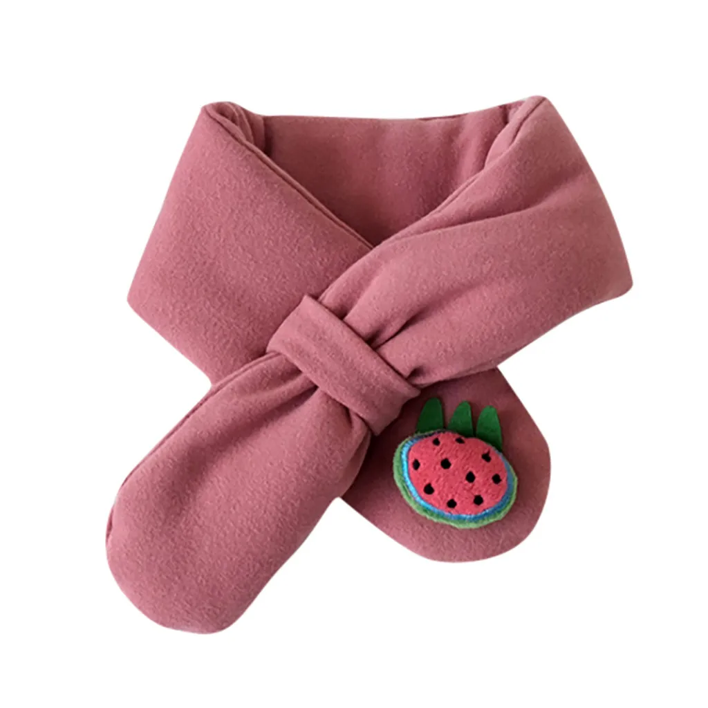 Милые сохраняющие тепло шали для мальчиков и девочек; шарфы с воротником; уплотненный зимний шарф с милой розовой клубничкой; теплые детские эластичные кольца на шею - Цвет: Watermelon Red