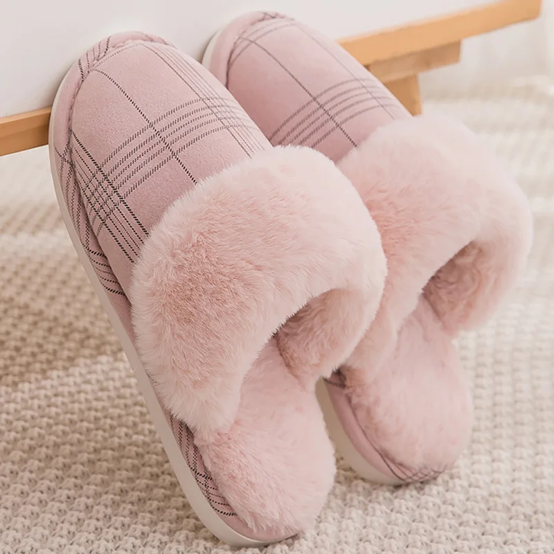 Pink half Большие размеры 43-45; Узкие зимние тапочки из флока; женские удобные домашние тапочки в мелкую клетку; Женские однотонные плюшевые шлепанцы с мехом из термопластичной резины - Цвет: Pink half