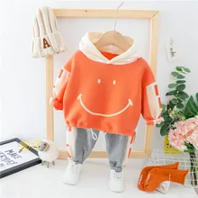 Комплект одежды для маленьких мальчиков; зимняя одежда для маленьких мальчиков; бархатный свитер с капюшоном+ брюки; детская одежда; костюм из двух предметов со смайликом