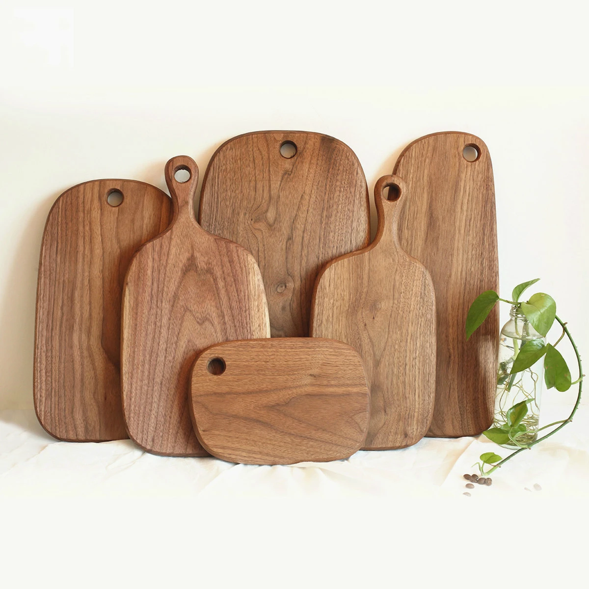 

Black walnut whole wood fruit chopping board Western board with handle restaurant solid wood bread board wood chopping