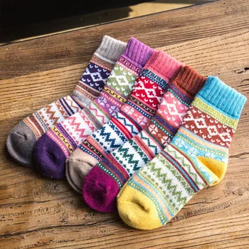 

MUXNSARYU 5Pairs Thickening Keep Warm Ma'am Wool Socks Two Way Woman Socks Cross Flower Socks