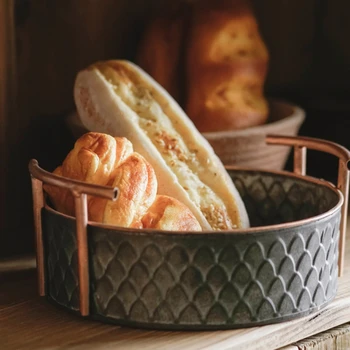 

Retro Iron Round Basket with Handle Handcrafted Vintage Metal Fruit Bread Tray Plate Home Decoration Table Photographing Props