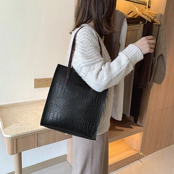 

Crocodile pattern female bag large capacity new 2020 wild crossbody student class shoulder tote bag