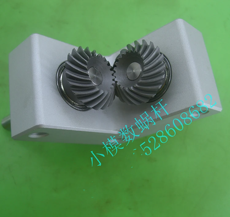 Spiral Bevel Gearbox 90mm Ratio 1:1 50Nm 10arcmin with 3 Keyed Shafts Dia 18mm 