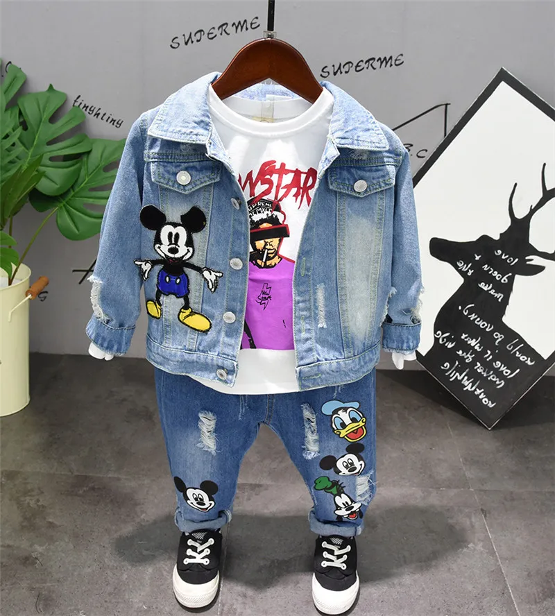 Комплекты одежды для маленьких мальчиков с рисунком Микки и Минни Модная Джинсовая куртка+ хлопковый свитер+ джинсовые брюки Детский костюм из 3 предметов