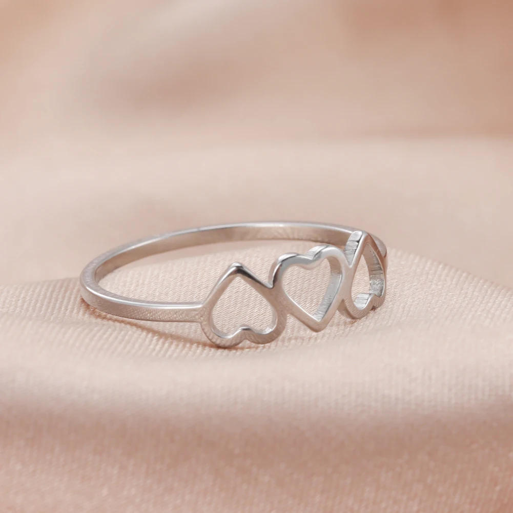 Skyrim Minimalist Three Hearts Fedi Nuziali In Acciaio Inossidabile Love Casual Finger Rings Friend Gift 2024 Gioielli Alla Moda All'Ingrosso