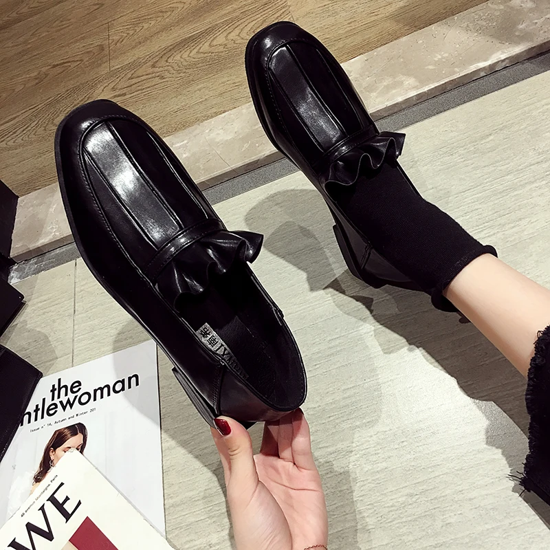 Designer ruffles round toe flats solid leather slip on shoes woman british college casual moccasins sewing 2-wear female loafers