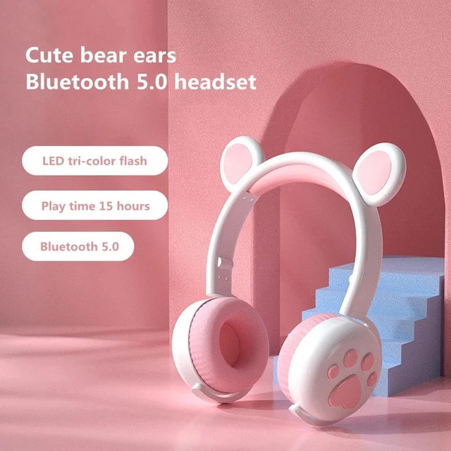 Auriculares grandes de plástico con orejas de oso.