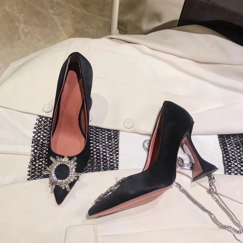 Черные атласные женские модельные туфли-лодочки; пикантные вечерние туфли с острым носком на высоком каблуке; свадебные туфли со стразами; Zapatos Femmes