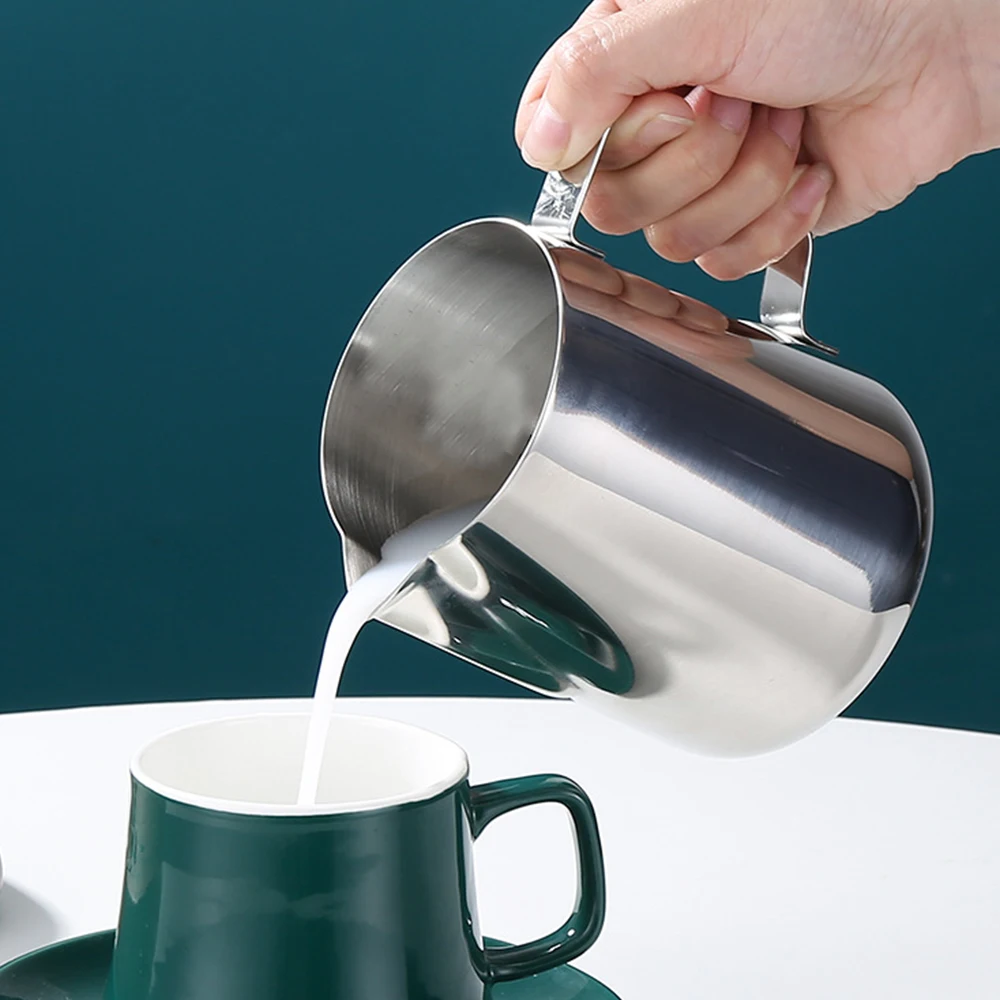 High Capacity Stainless Steel Milk Pitcher Simple Style Milk Steamer