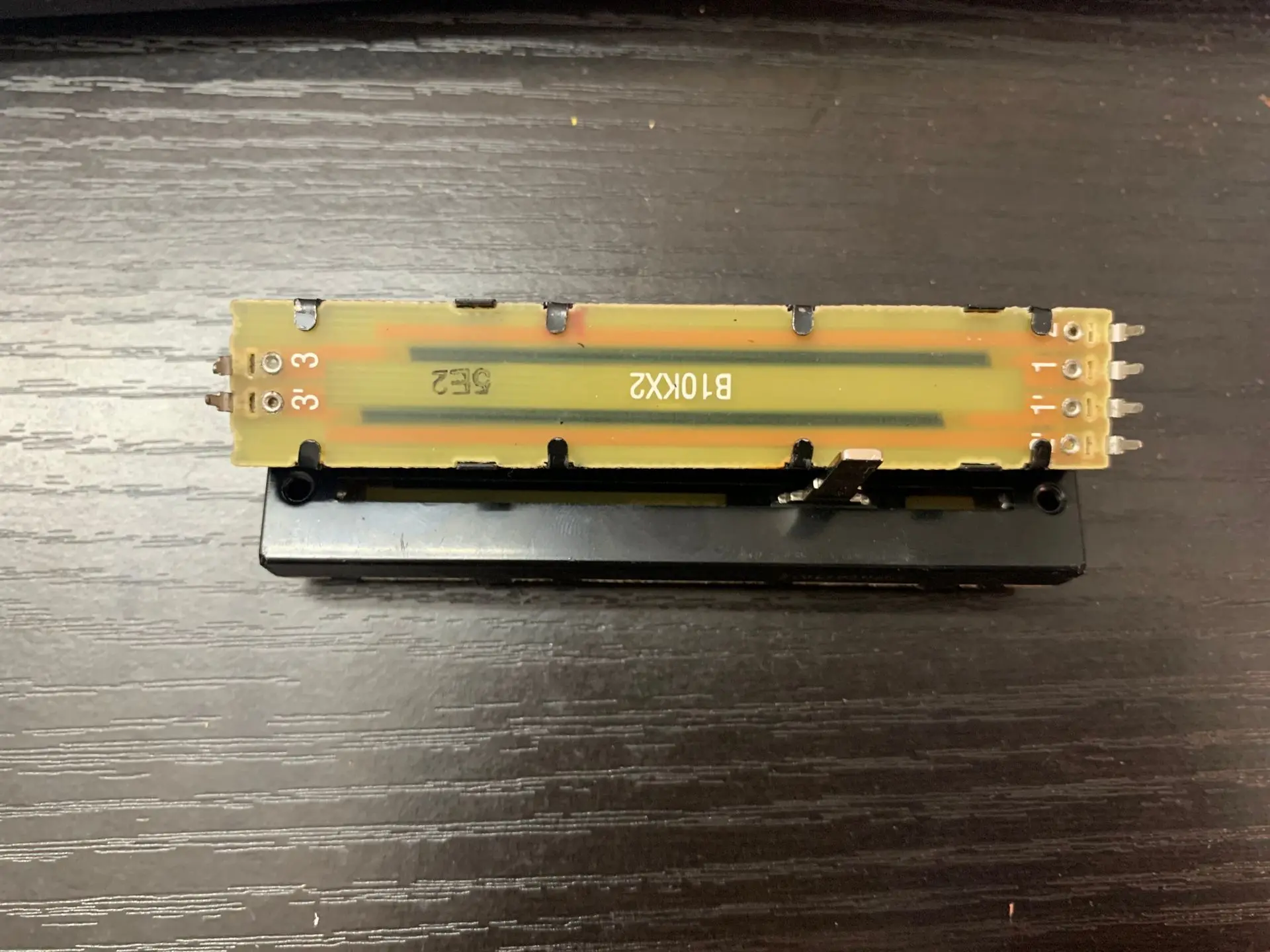 Тайваньский потенциометр с рельсовым прямым стержнем F8.8 см B10KX2 Длина оси 15 мм