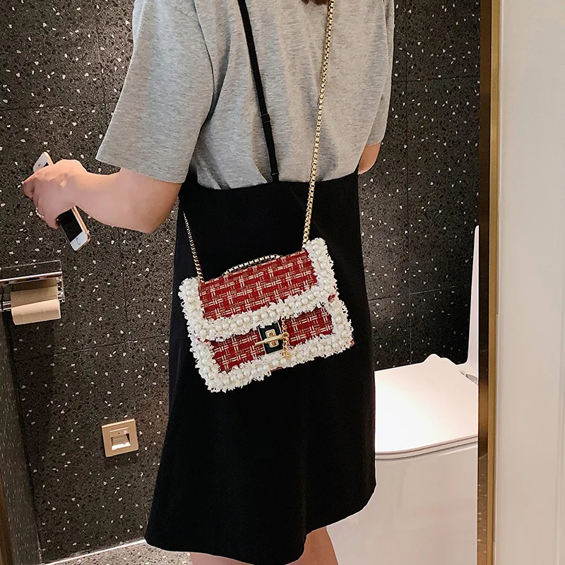 

On the new female 2019 new slung chain fairy bag Pearl small square bag