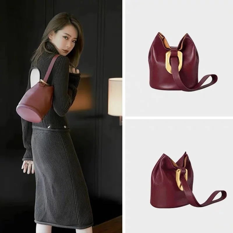 Сумка-мешок из натуральной кожи с ремешком на застежке | Багаж и сумки