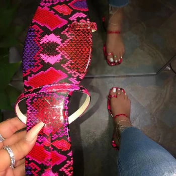 

New summer Women‘s flat bottom outdoor slippers Comfortable handmade fashion sexy Roman style plus size female beach slippers