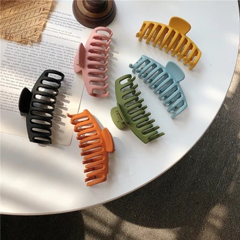 Scrub Color Acrylic Grasp Clip Simple Oval Hollow Leopard Grasp Hair Crab for Women Makeup Bath Hair Accessories