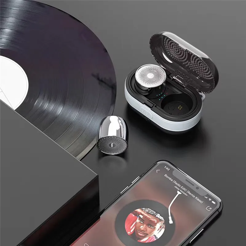 Silver V17 TWS беспроводной динамик открытый мини Bluetooth 5,0 динамик тяжелый бас портативный стерео-динамик с зарядным устройством металлическая пряжка - Цвет: Silver