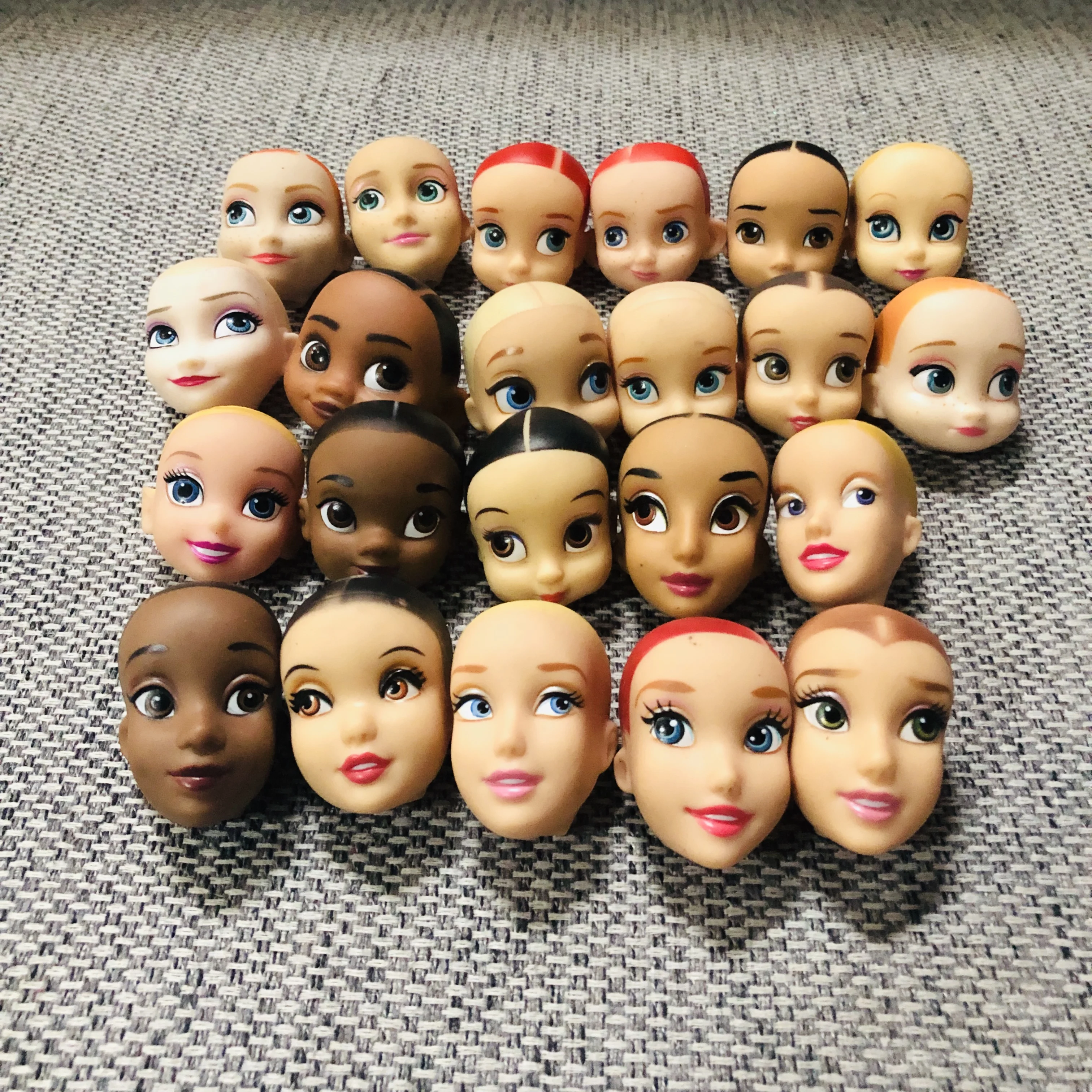 

4cm head of mini Salon mini baby head makeup yourself