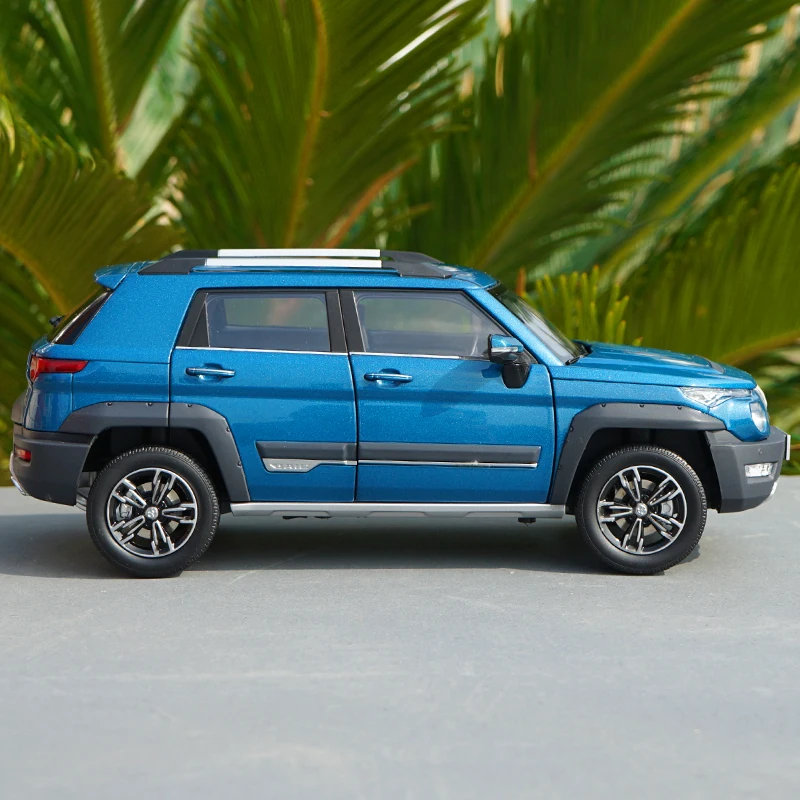 Литья под давлением 1:18 Модель автомобиля Beijing Jeep BJ20 1:18(зеленый, белый, синий