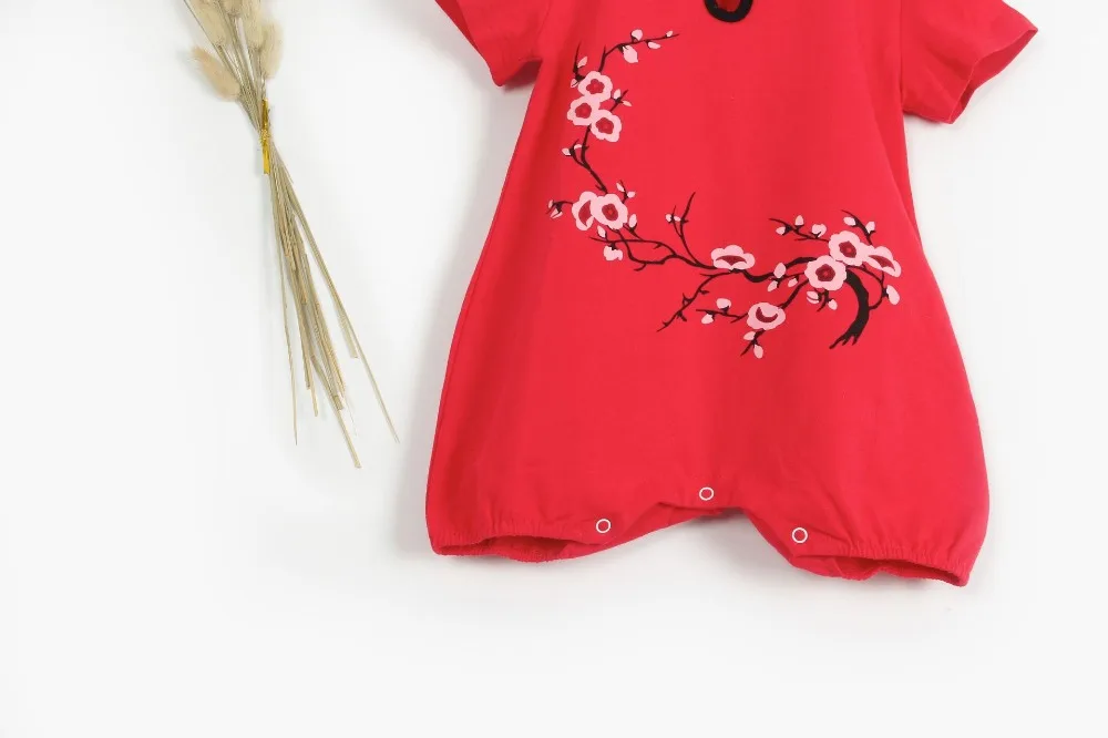 Костюмы для маленьких девочек; костюм в китайском стиле; красный комбинезон; Классический комбинезон с цветком сливы; цельнокроеный Детский комбинезон с воротником Ципао