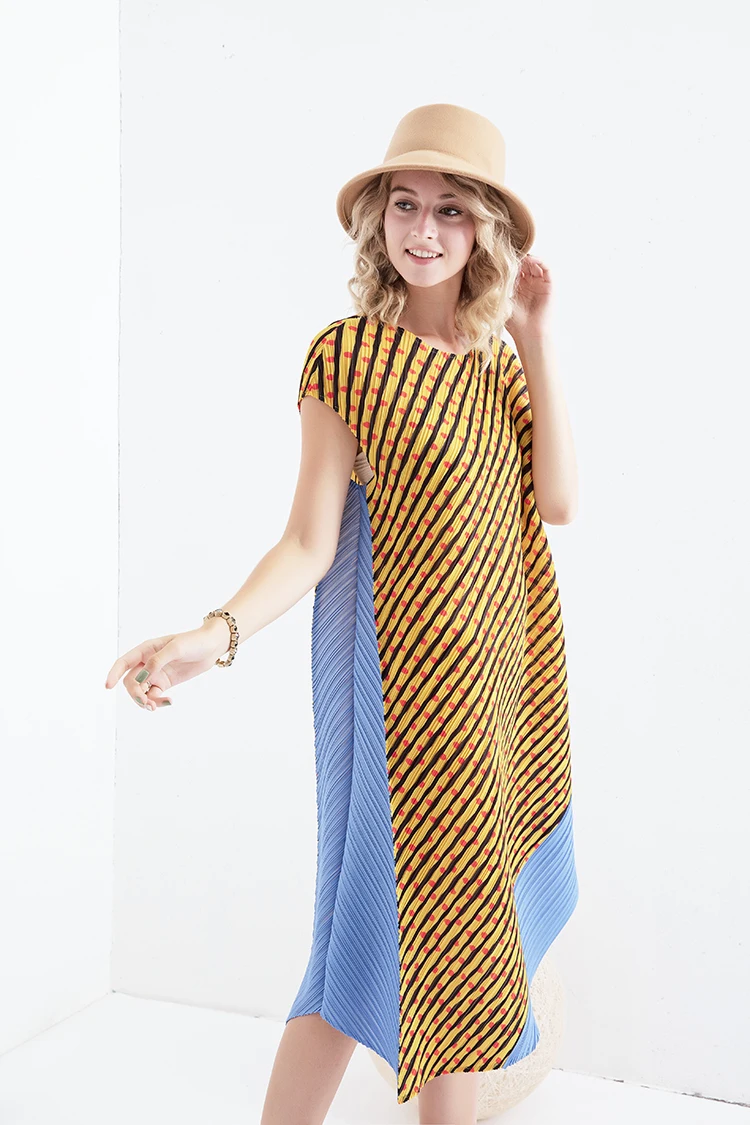 Changpleat новые летние женские платья с волнистыми полосками Miyake плиссированные модные дизайнерские платья с принтом с круглым вырезом большого размера D21