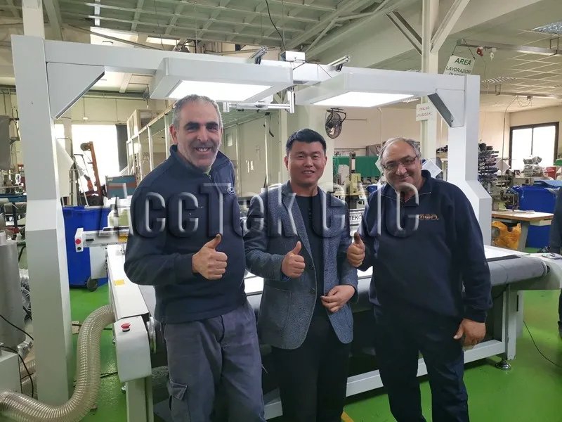 Multi heads CNC Vibration Knife Cutting Machine Double Heads For PU Lather Foam Rubber Carton Box cut