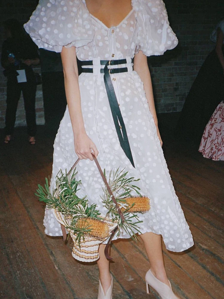 Подиум шоу сексуальный квадратный воротник с пышными рукавами контрастный цвет пояс Талия волна точка платье Леди Весна и лето свободные большие качели