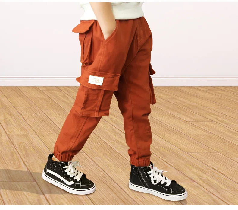 Модные детские штаны для мальчиков Хлопковые Штаны-шаровары брюки со множеством карманов с лентами осенние детские повседневные штаны с эластичной резинкой на талии для мальчиков - Цвет: TKA303 red
