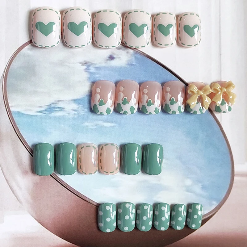 Short Round Fake Nails Star Clouds Press On False Nail Tips with Designs Set Bow French Nail Art Decoration Manicure Tools