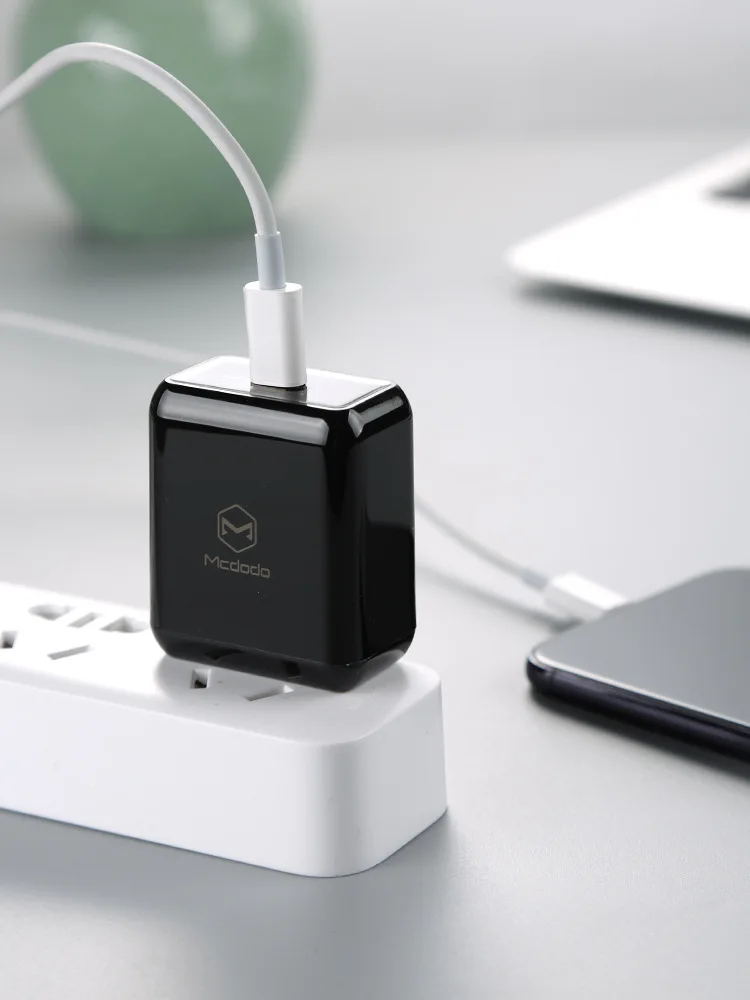 

Mcdodo pd Charger TYPE-C PD Charging Plug 18W Charging Plug for Apple Mobile Phone Fast-Charging Plug