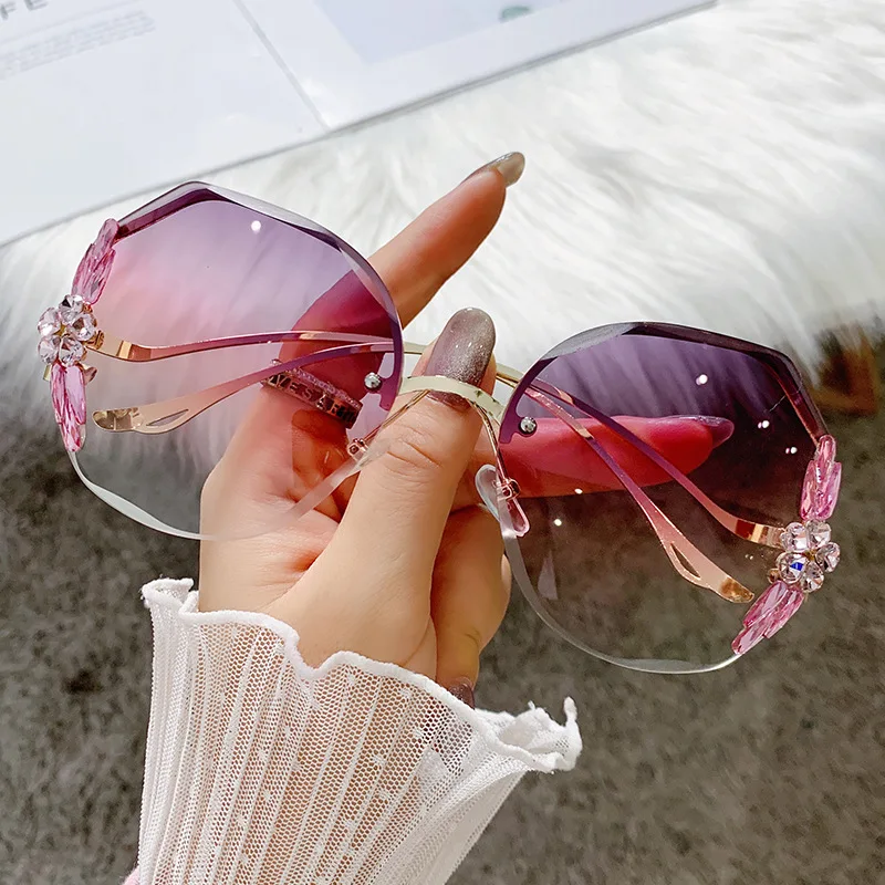 Fashion Luxury Sunglasses Bling Rhinestone Sun Glasses Vintage Shades for Women Big Diamond Eyeglasses Gafas De Sol Mujer 2021 oversized sunglasses