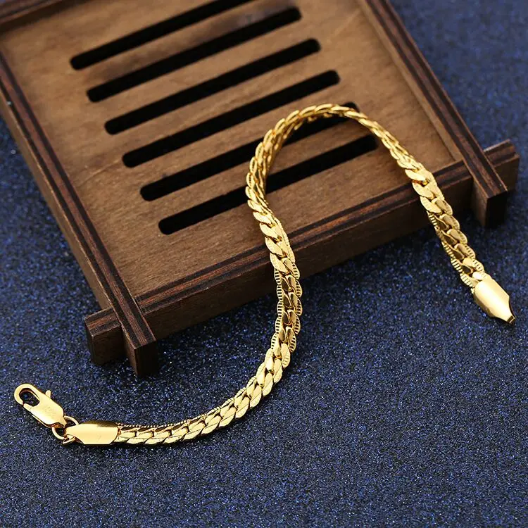 

Classic Golden bracelet temperament for men and women