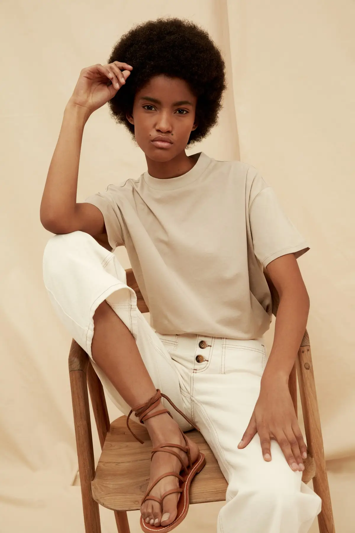 Трикотажная футболка с вертикальным воротником из 100 органического хлопка |