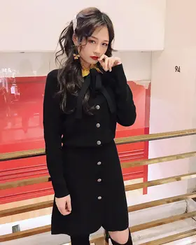 

Women Suit Spring / Summer 2020 Metal Buckle Knitted Skirt and Lace Up Bow Knit Cardigan
