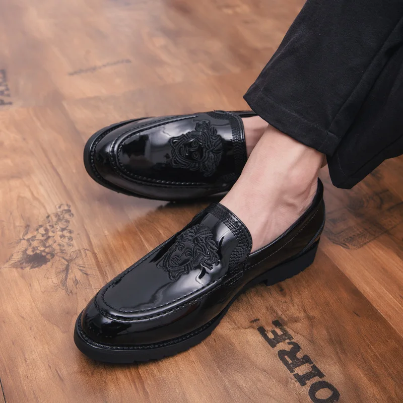 

2019 New Style Large Size Bright Skin Low-top Shoes Embroidered Foot Covering Lazy Leather Shoes Men's Driving Shoes Trend Leath